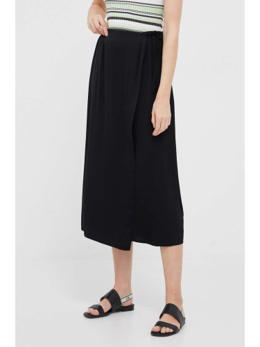 Пола Calvin Klein в черно среднодълга със стандартна кройка