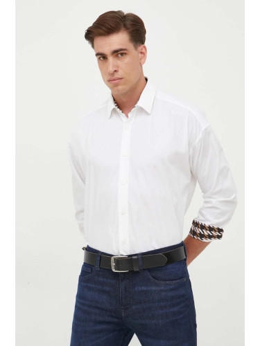 Памучна риза BOSS мъжка в бяло със свободна кройка с класическа яка