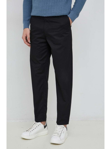 Памучен панталон Armani Exchange в черно с кройка тип чино