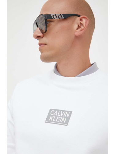 Памучен суичър Calvin Klein в бяло с принт