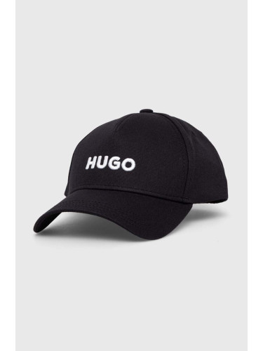 Памучна шапка с козирка HUGO в черно с апликация 50496033