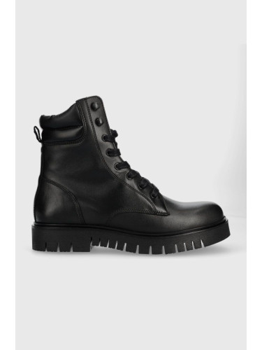 Кубинки Tommy Jeans TJW LACE UP BOOT в черно с платформа EN0EN02314