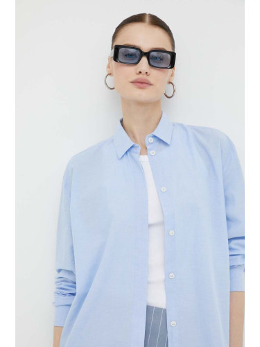 Памучна риза Samsoe CAICO дамска в синьо със свободна кройка с класическа яка F00023075