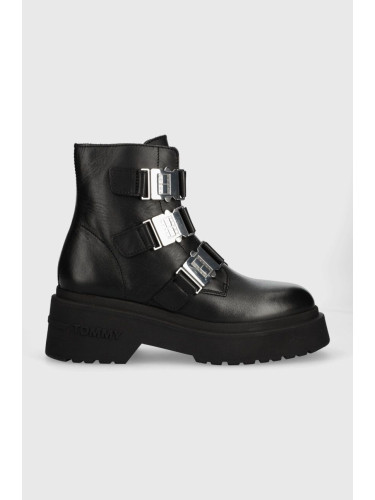 Кожени боти Tommy Jeans TJW CHUNKY BOOT HARDWARE в черно с платформа EN0EN02443