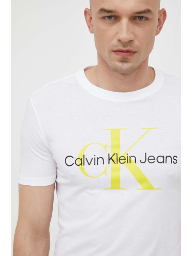 Памучна тениска Calvin Klein Jeans в бяло с принт J30J320806