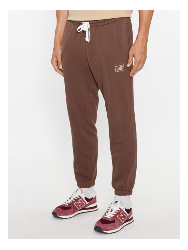 New Balance Долнище анцуг NB Essentials Sweatpant MP33509 Кафяв Regular Fit