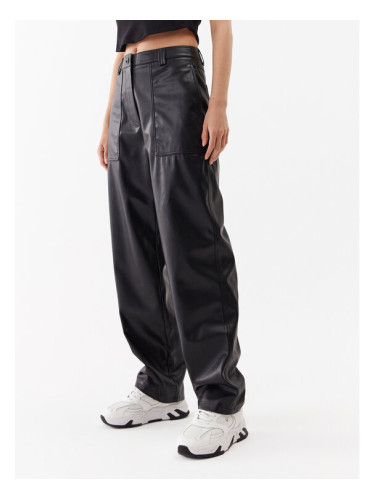 Calvin Klein Jeans Панталони от имитация на кожа J20J221385 Черен Regular Fit
