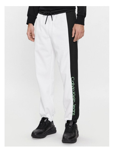 Calvin Klein Jeans Долнище анцуг J30J324052 Бял Regular Fit