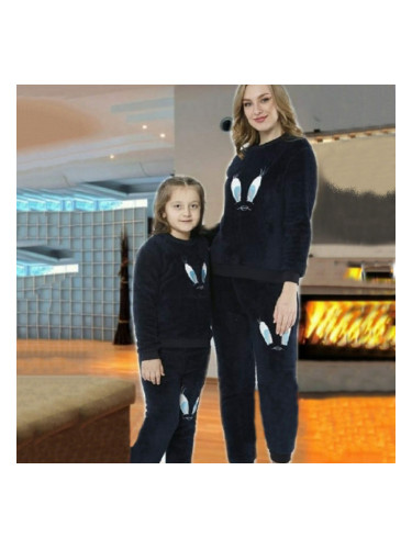 Детска пижама в тъмносиньо с апликация