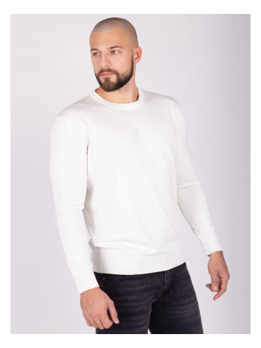 Бял мъжки пуловер от фино плетиво