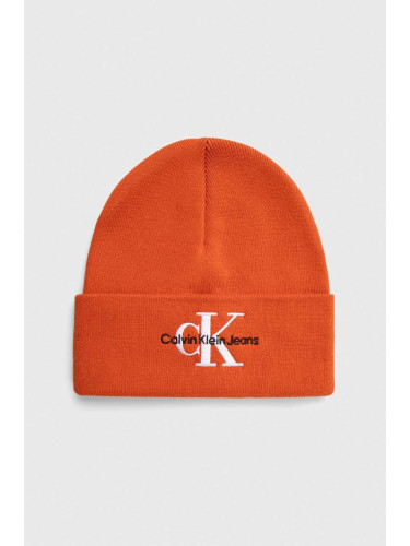 Памучна шапка Calvin Klein Jeans в оранжево от памук