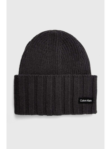 Вълнена шапка Calvin Klein в сиво с фина плетка от вълна