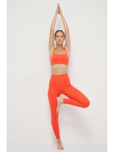 Клин за йога adidas Performance Studio в червено с изчистен дизайн