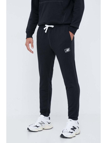Спортен панталон New Balance в черно с изчистен дизайн