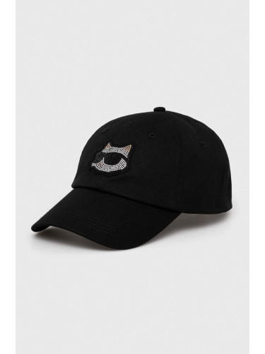 Памучна шапка с козирка Karl Lagerfeld в черно с апликация
