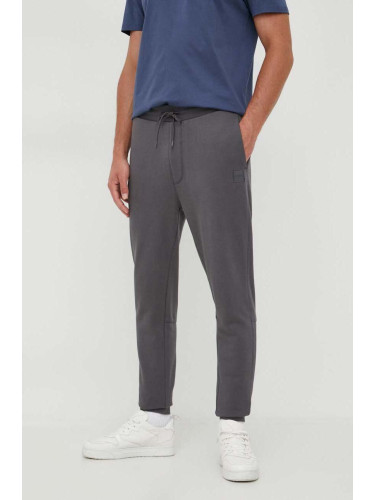 Памучен спортен панталон BOSS CASUAL в сиво с изчистен дизайн 50468448
