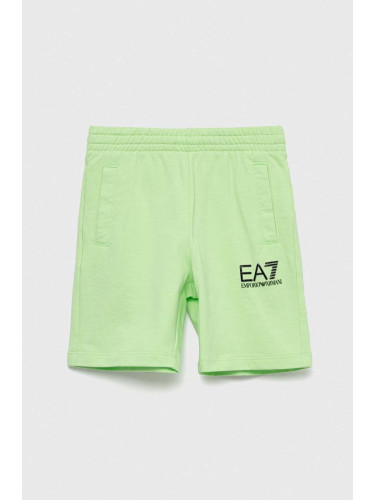 Детски памучен къс панталон EA7 Emporio Armani в зелено