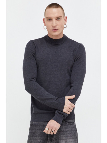 Вълнен пуловер HUGO мъжки в сиво от лека материя
