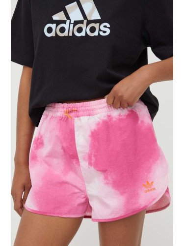 Къс панталон adidas Originals в розово с десен с висока талия