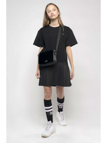 Детска рокля Dkny в черно къса със стандартна кройка