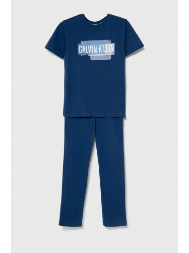 Детска памучна пижама Calvin Klein Underwear в тъмносиньо с принт