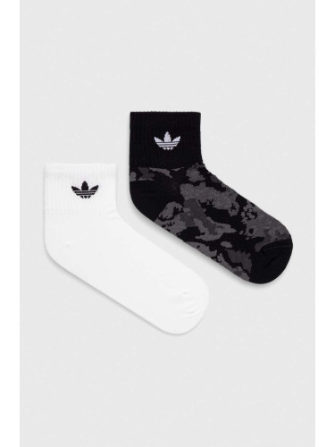 Чорапи adidas Originals в черно