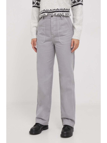 Памучен панталон United Colors of Benetton в сиво със стандартна кройка, с висока талия