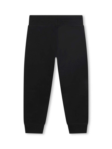 Детски памучен спортен панталон HUGO в черно с принт