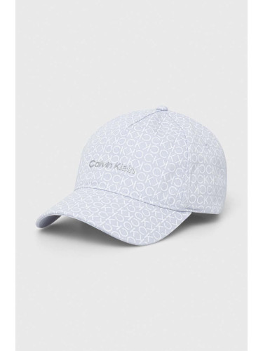 Памучна шапка с козирка Calvin Klein в синьо с десен K60K611152