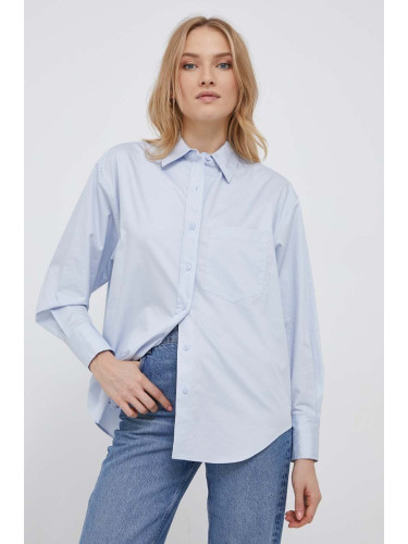 Памучна риза Calvin Klein дамска в синьо със свободна кройка с класическа яка