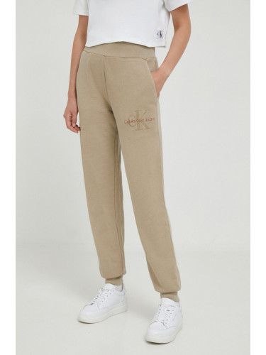 Памучен спортен панталон Calvin Klein Jeans в бежово с изчистен дизайн