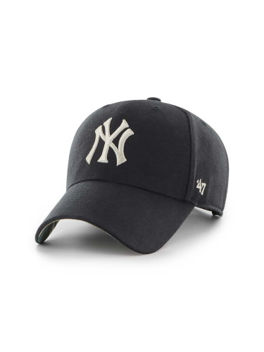 Памучна шапка с козирка 47 brand MLB New York Yankees в черно с апликация