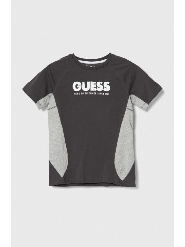 Детска памучна тениска Guess в сиво с десен