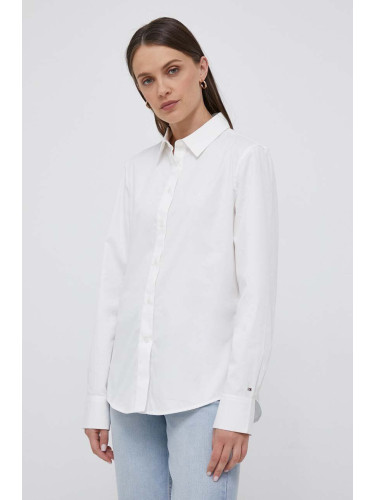 Памучна риза Tommy Hilfiger дамска в бежово със стандартна кройка с класическа яка