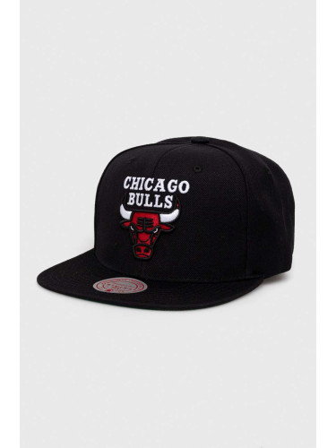 Шапка с козирка с вълна Mitchell&Ness Chicago Bulls в черно с апликация