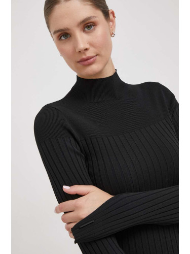 Пуловер Calvin Klein дамски в черно от лека материя с ниско поло