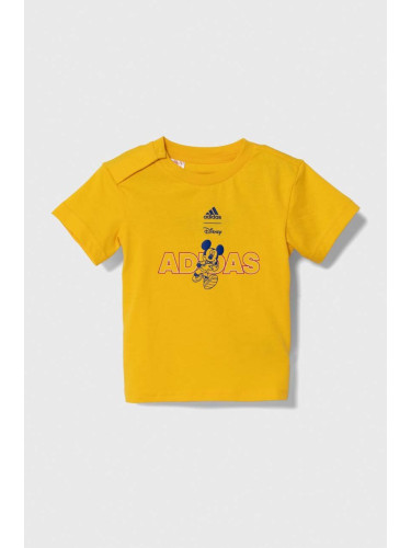 Детска памучна тениска adidas в жълто с принт