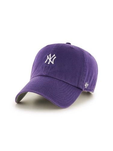 Памучна шапка с козирка 47 brand MLB New York Yankees в лилаво с апликация  B-BSRNR17GWS-PP