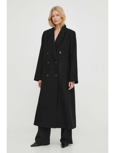 Вълнено палто Gestuz в черно преходен модел с двуредно закопчаване