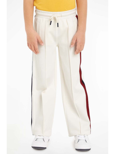 Детски спортен панталон Tommy Hilfiger в бяло с десен