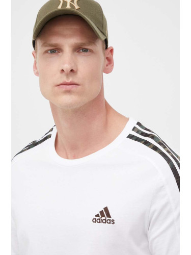 Памучна тениска adidas Essentials в бяло с апликация IC9343