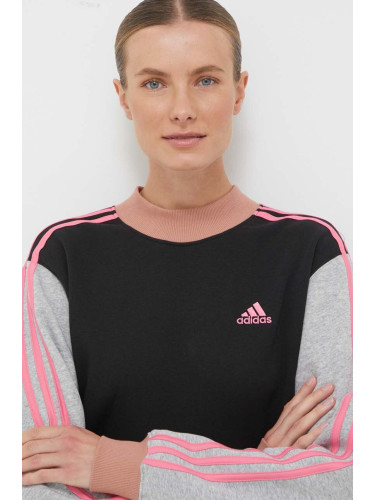 Суичър adidas в черно с десен