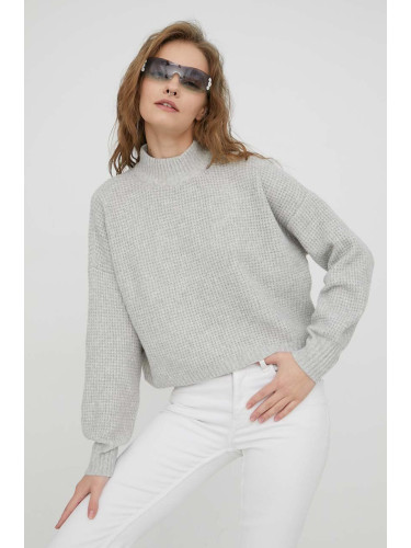 Пуловер Hollister Co. дамски в сиво от лека материя с ниско поло