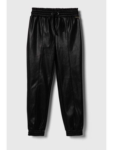 Панталон Guess в черно с изчистен дизайн