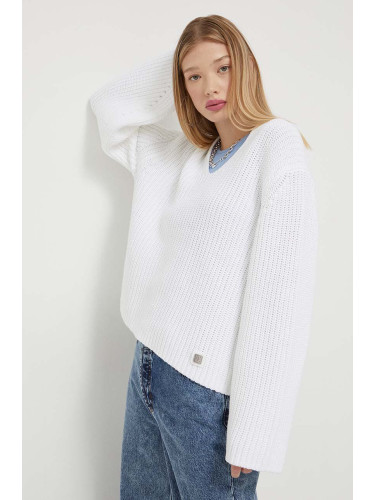 Памучен пуловер HUGO в бяло от топла материя