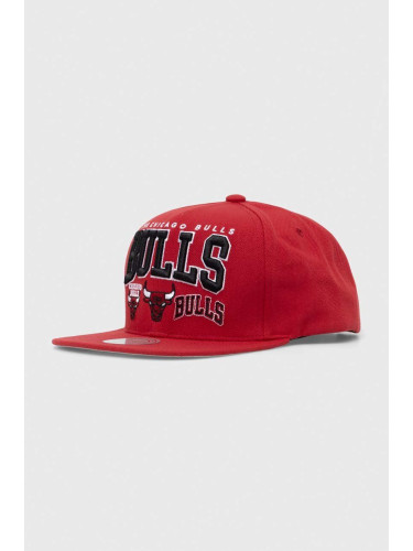 Шапка с козирка Mitchell&Ness CHICAGO BULLS в червено с десен