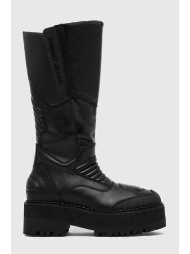 Ботуши Tommy Jeans TJW LONG SHAFT BIKER BOOT в черно с равна подметка с лека изолация EN0EN02376