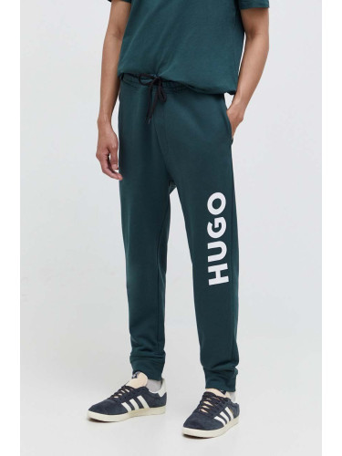 Памучен спортен панталон HUGO в зелено с принт 50473211