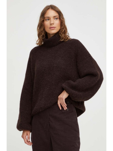 Вълнен пуловер Gestuz дамски в кафяво от топла материя с поло