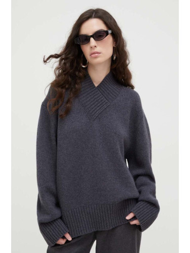 Вълнен пуловер Lovechild дамски в сиво